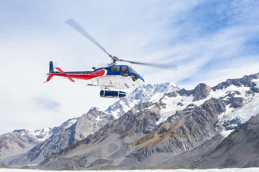Mount Cook: 3 Hour Heli Hike to the Tasman Glacier - Scenery on the Return Flight: A Close Pass Near Hochstetter Icefall