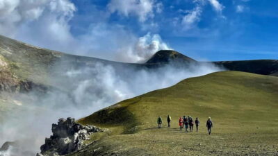 Mount Etna: Summit Trekking Tour - Getting to altitude: meeting at Sole-neve Souvenirs and the first briefing