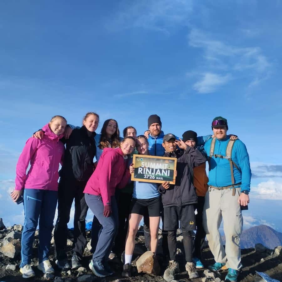 Mount Rinjani: 2-day 1-night Guided Summit Trek with Meals - From Senaru pickup to trailhead: timing and that bumpy vehicle reality