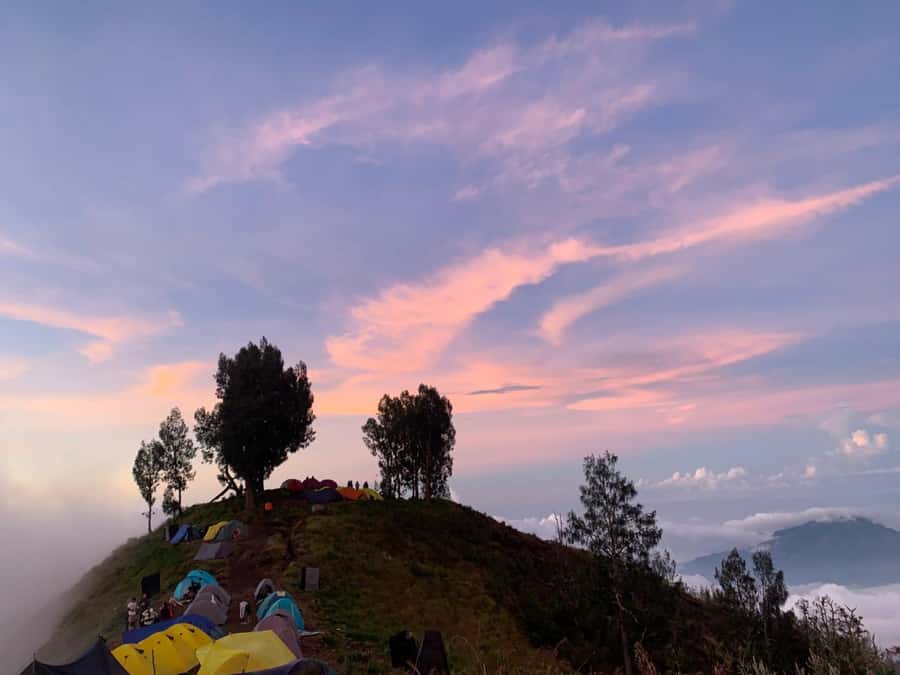 Mount Rinjani Trekking 2D/1N Summit Sunrise & Sunset Views - What the Views Are Really Like: Segara Anak and Sunrise Physics