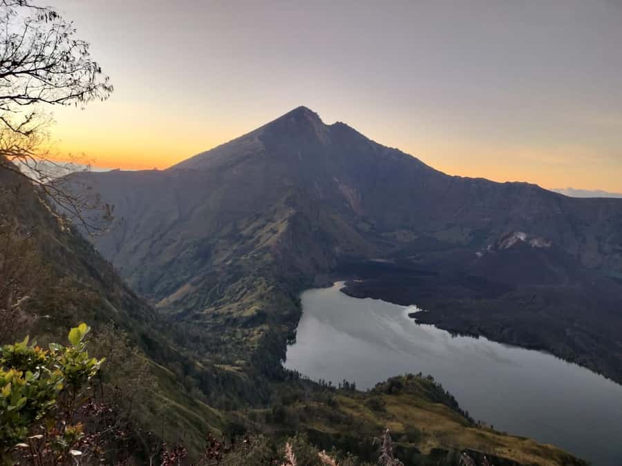Mount Rinjani Trekking 2D/1N Summit Sunrise & Sunset Views - Guides and Porters: The Difference Between Surviving and Enjoying It