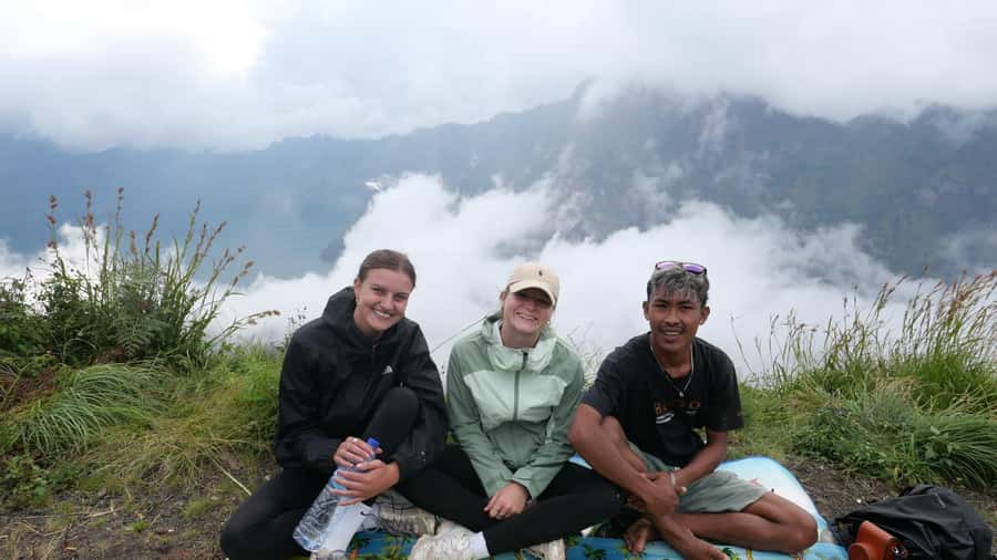 Mount Rinjani Trekking 2D/1N Summit Sunrise & Sunset Views - Day 1: Sembalun to the Crater Rim and the Long Scenic Build