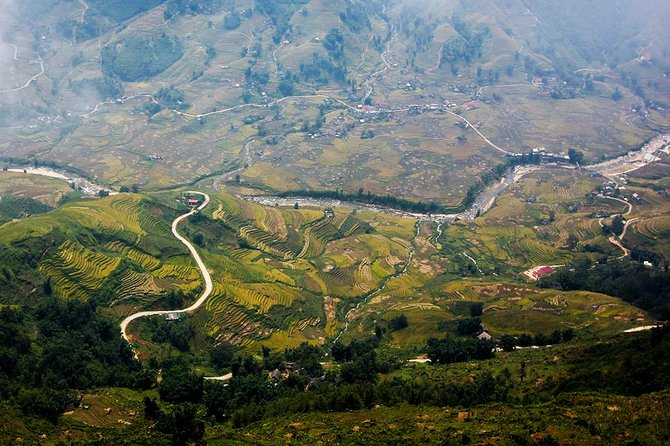 Mountain views & Rice Terraced Fields Hiking – 2D 1N - Getting started at 9:00 am near Sapa Church