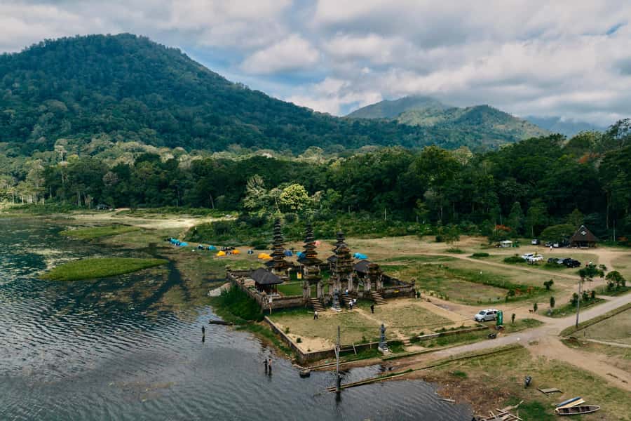 Munduk: Twin Lake Jungle Hike, Ulun Danu Temple, & Waterfall - Ulun Danu Tamblingan: Sacred Lakeside Views With Context