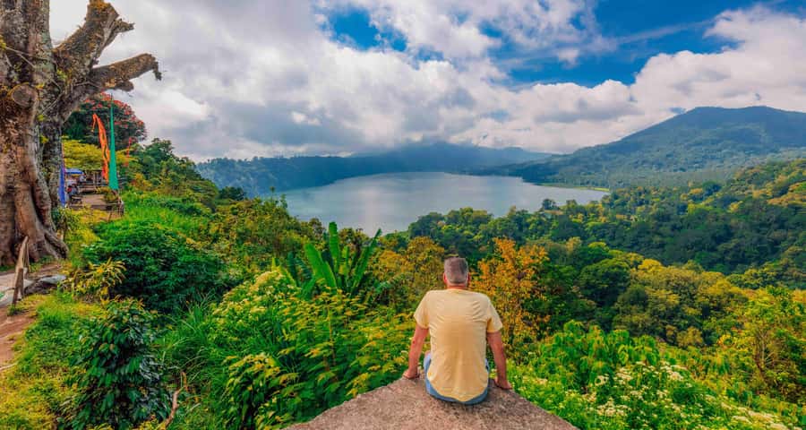 Munduk: Twin Lakes Jungle Hike with Lake Canoe and Waterfall - Key things to know before you book this Munduk trek