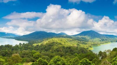 Munduk: Twin Lakes Jungle Hike with Lake Canoe and Waterfall - Pickup and the drive: start with comfort, not stress