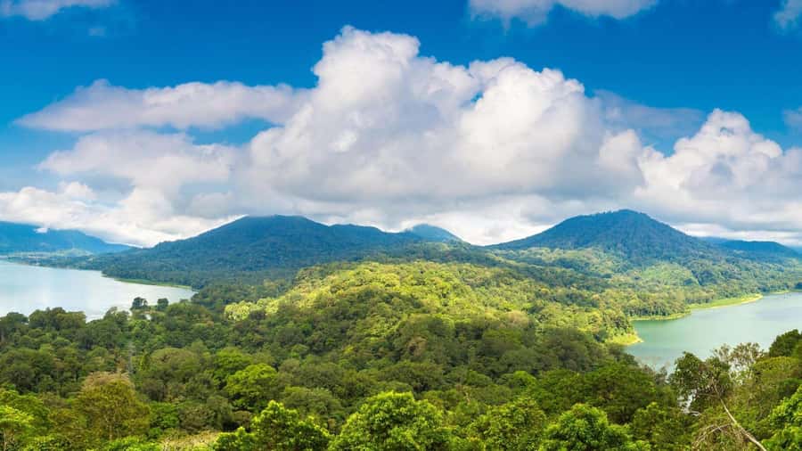 Munduk: Twin Lakes Jungle Hike with Lake Canoe and Waterfall - Pickup and the drive: start with comfort, not stress