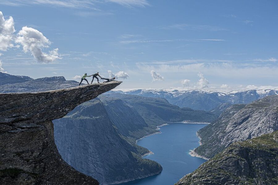 Odda: Full-Day Trolltunga Hiking, and Climbing Tour - Fitness, weather, and what to pack for Hardangervidda