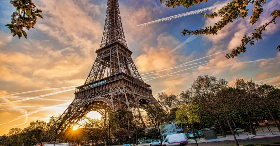 Paris: Access Eiffel Tower Summit or Second Level - The guided part: how the tour sets you up for the views