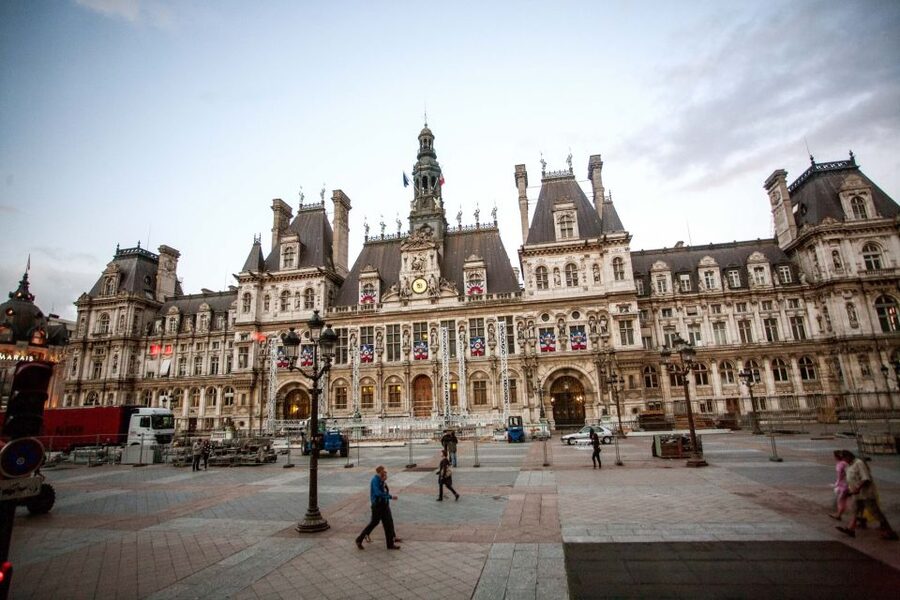 Paris: City Tour by Bus with Eiffel Tower & Optional Summit - 3 hours of Paris at night: from the meeting point to the Eiffel lights