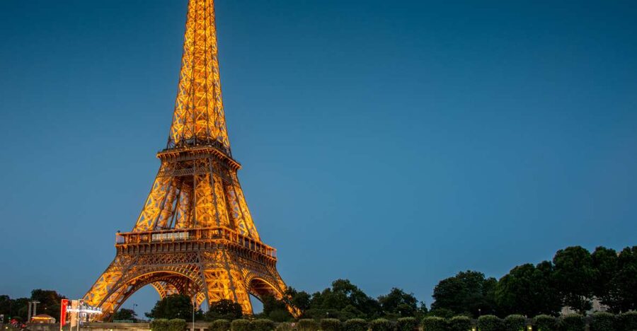 Paris: City Tour by Bus with Eiffel Tower & Optional Summit - Comfort on an open or air-conditioned bus plus 11-language audio