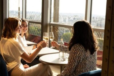 Paris: Eiffel Lunch, 2nd Floor or Summit Ticket & Cruise - Security to the second floor: why the host-led route matters