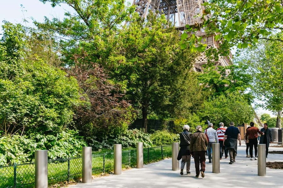 Paris: Eiffel Tower Fully Guided Tour with Summit Option - Should You Book the Summit Option? A Simple Decision Rule