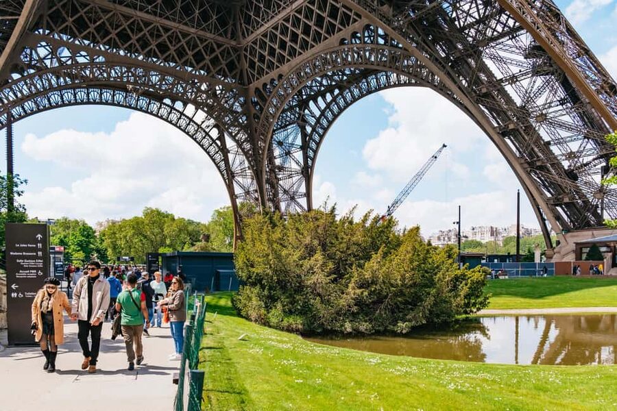 Paris: Eiffel Tower Fully Guided Tour with Summit Option - Summit Option to 276 Meters: When the Extra Lift Is Worth It