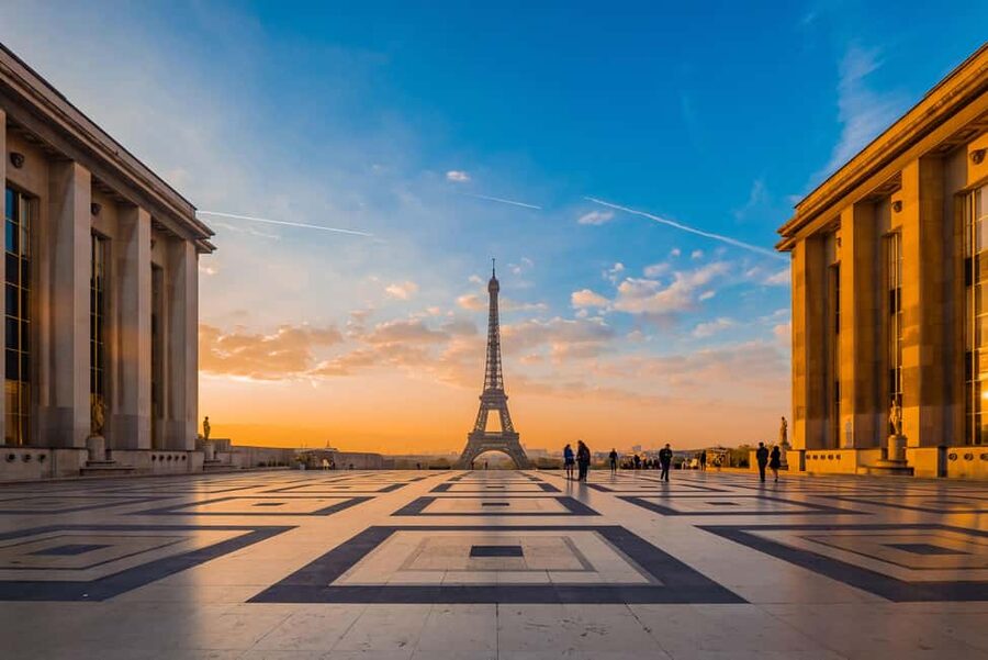 Paris: Eiffel Tower Guided Tour|Summit & second floor access - What this 1.5-hour Eiffel Tower tour really covers