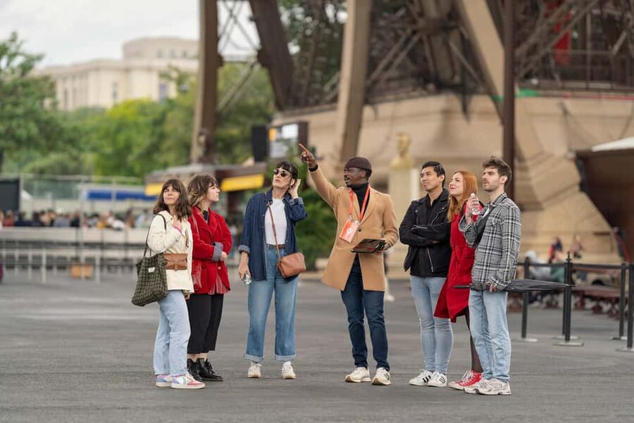 Paris: Eiffel Tower Guided Tour with Summit Access - Key highlights at a glance