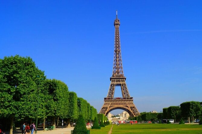 Paris: Eiffel Tower Summit Small-Group Guided Tour Max 6 People - Why a 6-Person Eiffel Summit Tour Beats the Big-Crowd Option