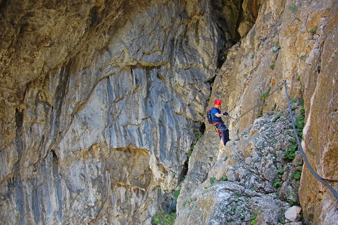 Private Hiking OR Climbing Experience in beaufitul gorges - Photo session on top: a moment to catch your breath