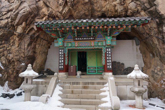 Private Hiking tour to Bukhansan Peak(Baegundae: 836.5m) with Mountain Expert - Stops Along the Way: Lunch, Photos, and Possible Temple Time