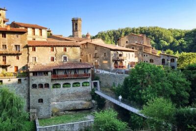 Private Pre-Pyrenees Medieval Village Hike from Barcelona - Start strong: Catalan breakfast before you climb
