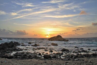 Private sunrise hike to Aruba's Natural Pool (Conchi) - Conchi at sunrise: your moment over the ocean