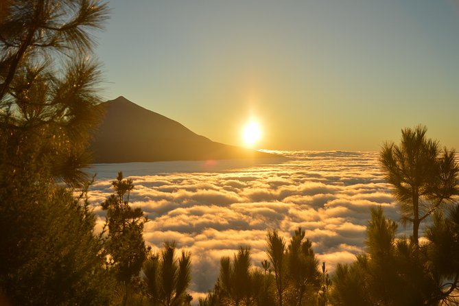 PRIVATE TOUR Teide National Park: Hiking and Stargazing - Sunset with Canarian wine: a pause you’ll actually remember