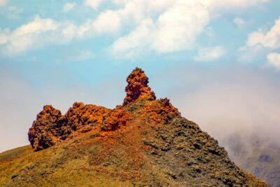 Réunion: Piton de la Fournaise Volcano off trail Hike - Entering Enclos Fouqué: martian lava and fresh gratons