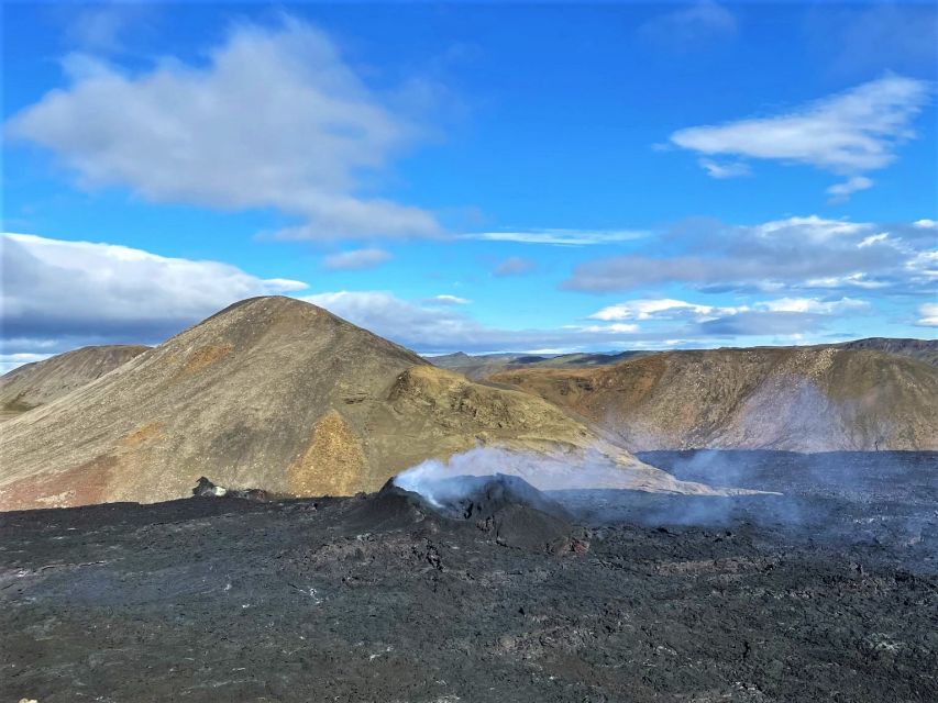 Reykjavík: Volcano Eruption Site and Reykjanes Hiking Tour - Lake Kleifarvatn and Seltún: quick stops that set the tone