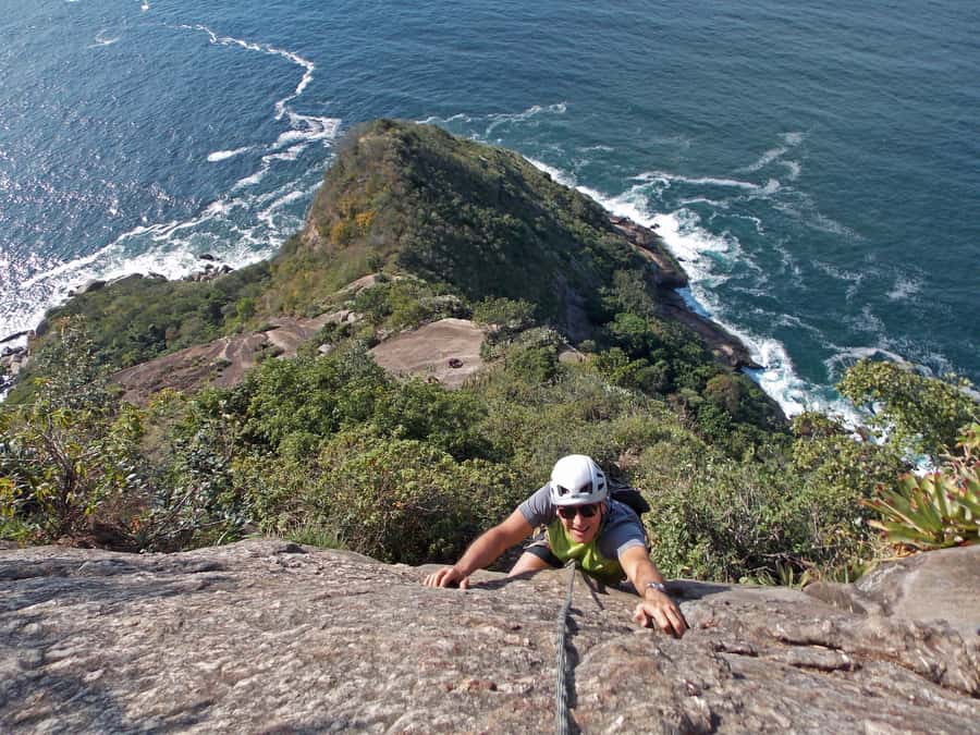 Rio de Janeiro: Sugarloaf Mountain Hike and Climb - Getting started from Urca: meeting point and first lookout