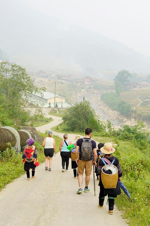 Sa Pa: Half-Day Cat Cat Village Hike to Meet H'mong People - Black H’mong daily life: what the guide helps you notice