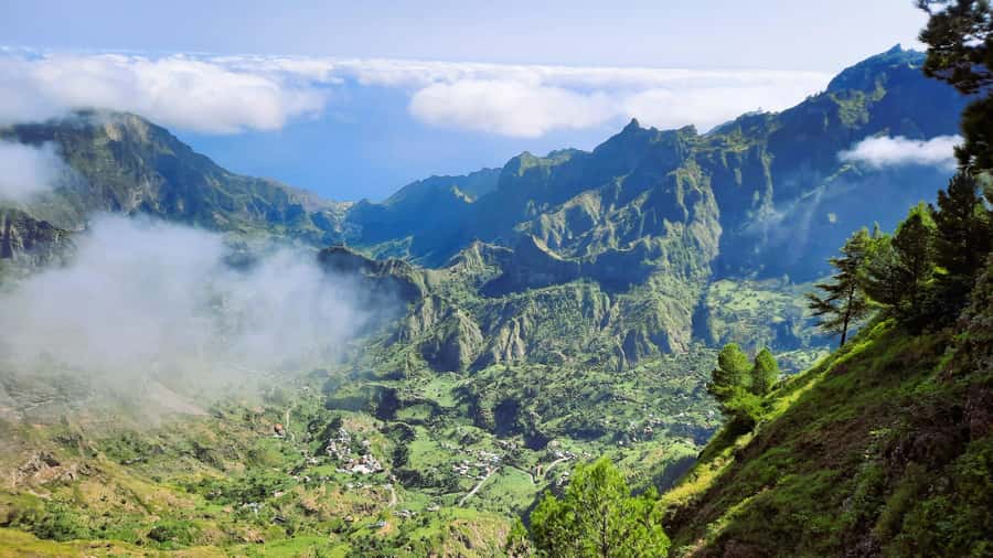 Santo Antão: Hiking Cova Volcano Crater to Ribeira Paúl - Entering Cova Natural Park: The Start That Sets the Tone