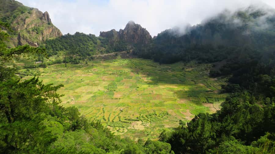 Santo Antão: Hiking Cova Volcano Crater to Ribeira Paúl - Paúl Valley: Working Farms Inside a Big Green Bowl