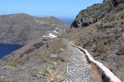 Santorini Caldera Walk Hiking Experience Fira-Oia - Reaching Oia: free time at the end, not just a drop-and-go photo stop