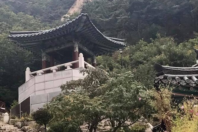 Seoul Mountain Hike: Temples, Folklore & Traditional Meal - Small-group max six: the comfort factor you can feel