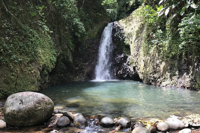 Seven Sisters Waterfalls Hike - The morning flow: pickup, ride time, and the scenery stop