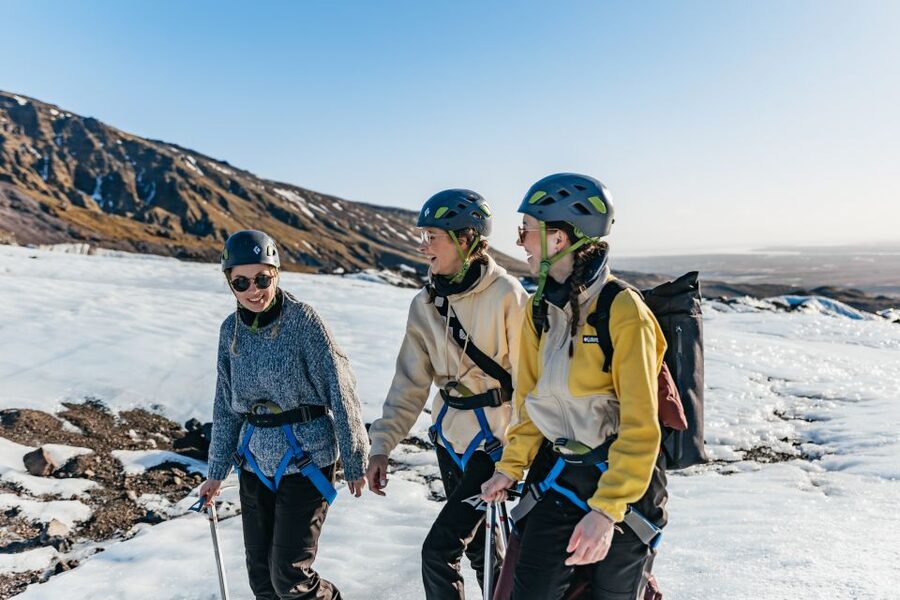 Skaftafell: Falljokull Glacier Easy Group Hike - Falljökull on foot: crevasses, moulins, ice falls, and caverns