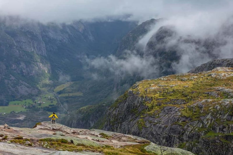 Stavanger: Kjerag Summer Hike with Packed Lunch - The last 2 kilometers: flatter legs before the big moment