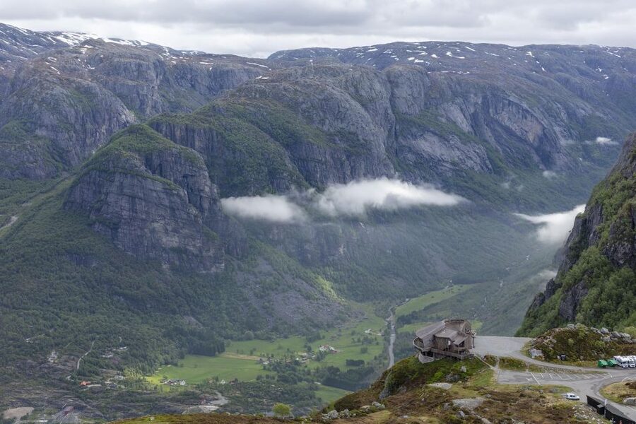 Stavanger: Kjerag Summer Hike with Packed Lunch - Gear and clothing: what to bring for comfort and safety