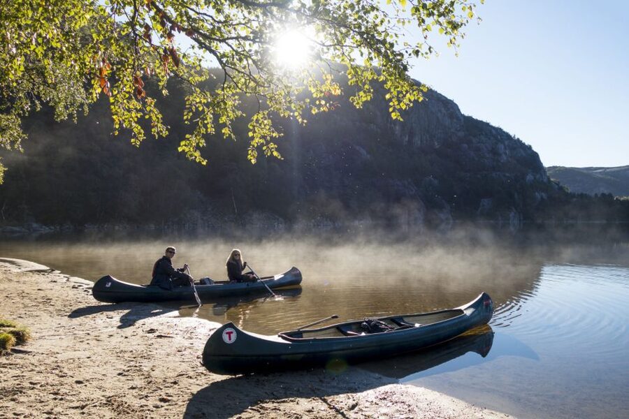 Stavanger: Preikestolen Hidden Trail Hike + Canoe + Lunch - Lunch at the fjord: Villa Rosehagen on a mountain timer