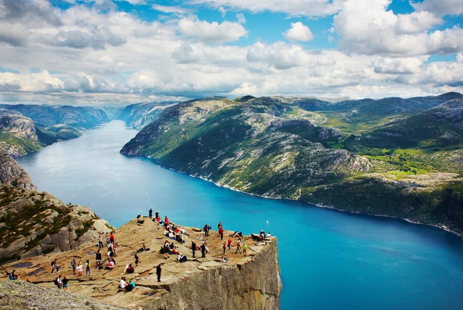 Stavanger: Preikestolen (Pulpit Rock) Hike with Local Guide - From Stavanger Cruise Terminal to the Trailhead in 40 Minutes
