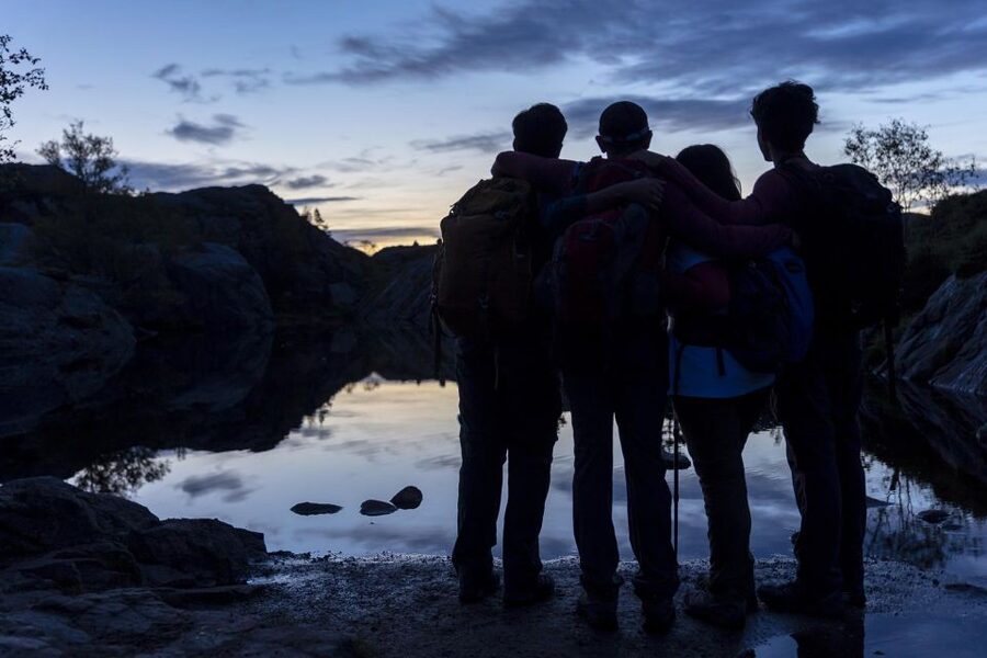 Stavanger: Preikestolen Sunrise Hike with Breakfast Buffet - On the Trail: Headlamps, Folklore Stops, and Smart Pacing
