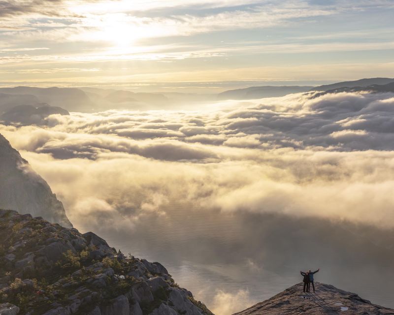 Stavanger: Preikestolen Sunrise Hike with Breakfast Buffet - Reaching Preikestolen: 604 Meters of Fjord Drama