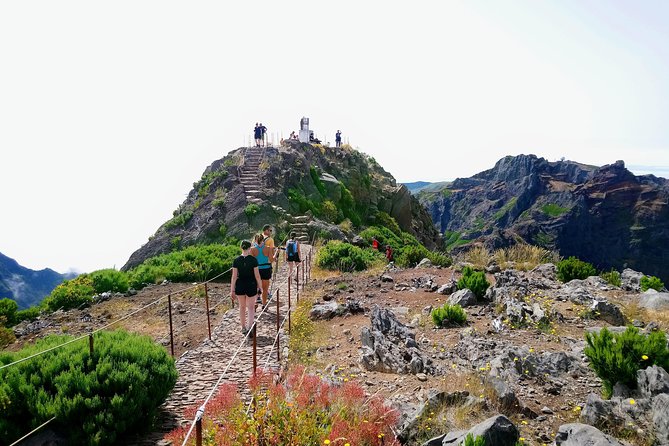 Sunrise Guided Hike PR1 Pico do Areeiro Pico Ruivo small group - The trail itself: moderate fitness, real steps, and ankle care