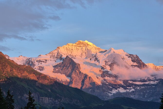The best Sunset hike with Cheese Fondue - Golden Hour Timing and What You Learn From Weronika