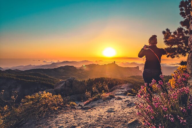 The Volcano Heart Tour: Hiking, Tasting and Sunset Experience - Pico de Las Nieves sunset: above the clouds, with honey rum