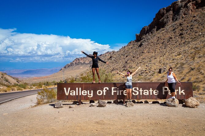 Valley of Fire Guided Hiking Tour and Mojave Desert Adventure - Valley of Fire State Park entrance and the quick sign-photo moment